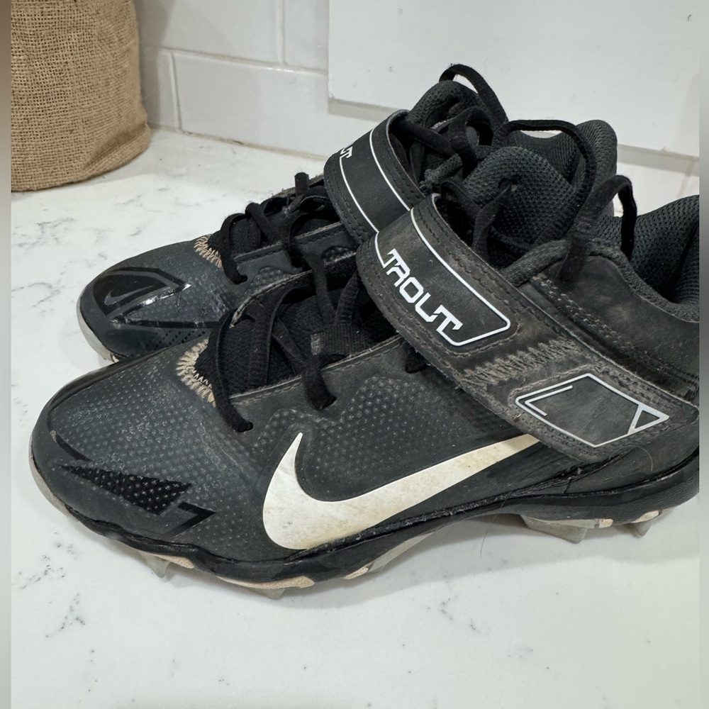 Boys Trout Baseball Cleats size 3y - Picture 2 of 5